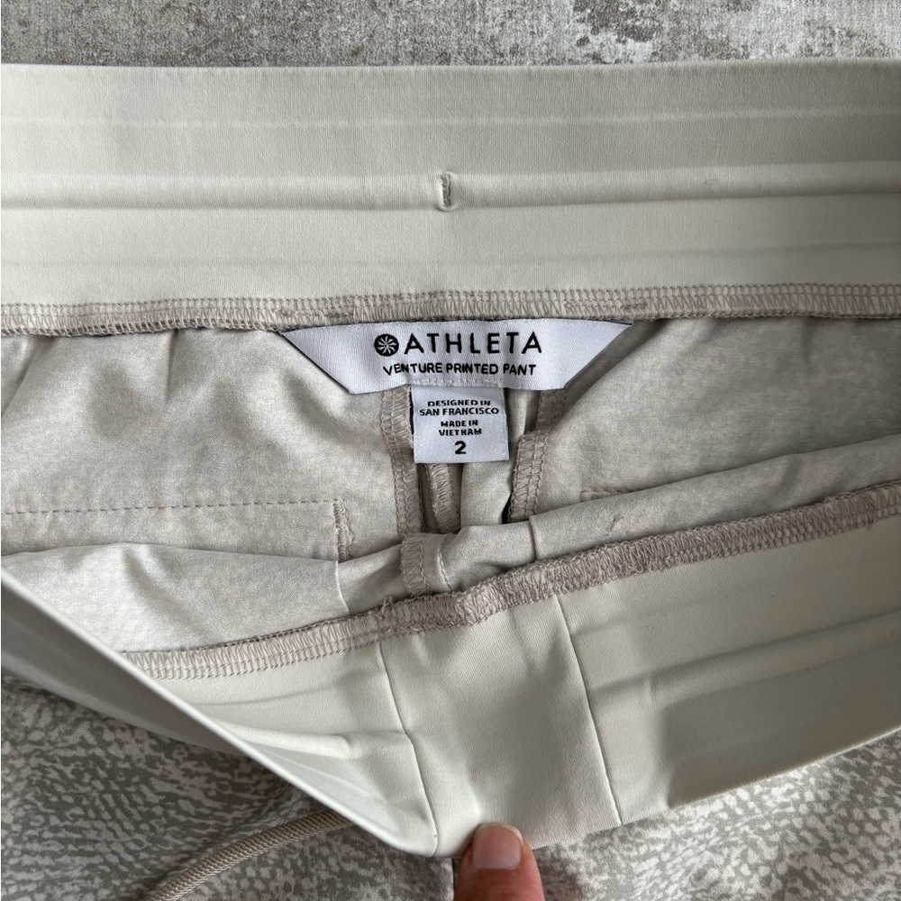 Athleta SET(2) NWOT Venture Printed Viper Gray, Brooklyn Textured Pants Size 2 - Picture 7 of 16